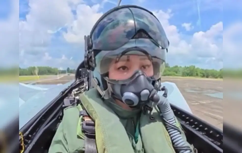 Thailand’s Queen Suthida makes history with her first solo flight in ...
