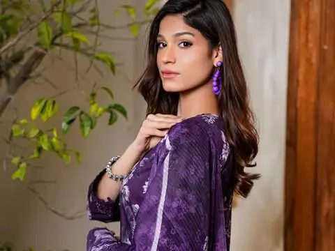 Navratri Day 8 colour: Purple (October 18)