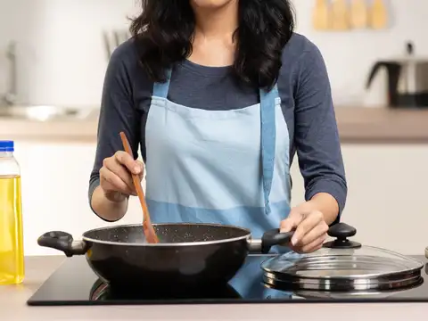 Cook the grated lauki until soft