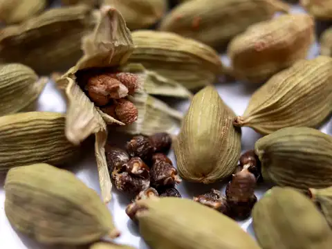 Sweeten the halwa and add cardamom