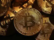 Bitcoin trades near $83,000 as macro headwinds and US political uncertainty weigh on sentiment<br>
