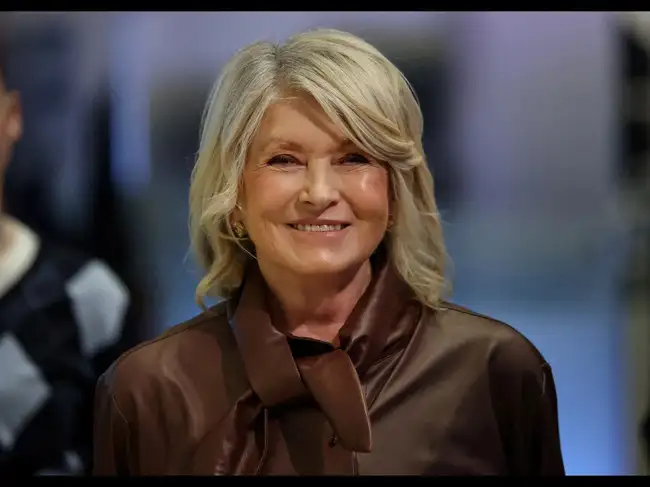 Martha Stewart sold a stock while flying to Mexico that saved her ...
