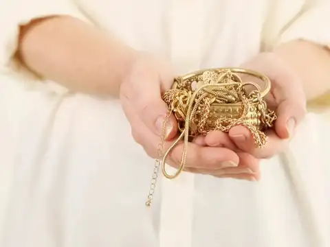 Why did the woman say the jewellery was legally acquired?