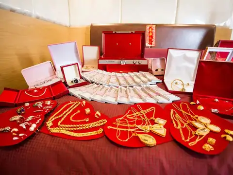 Income-tax search: What gold, diamond and silver items were seized?