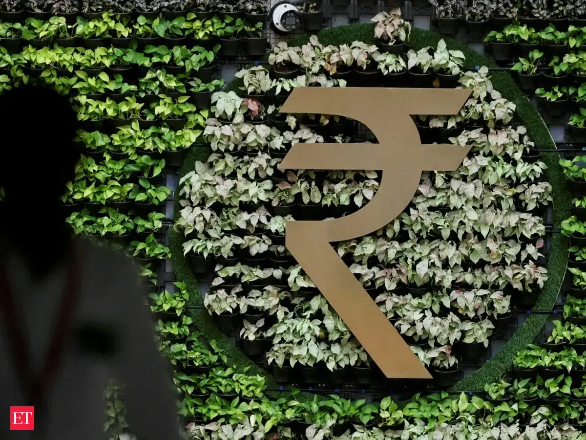 Bank deposits hit record $3 trillion in September, boosted by dollar deposits scheme