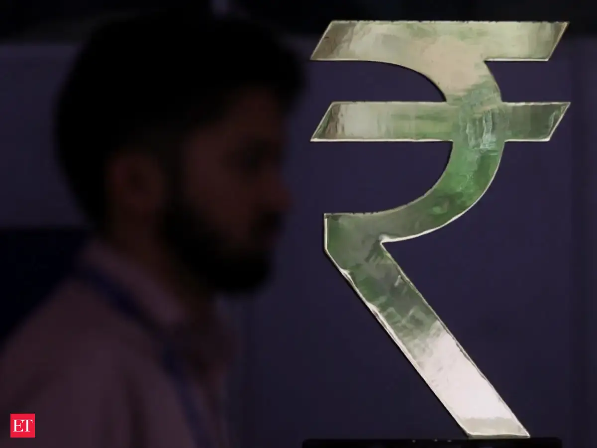 Rupee strengthens to 95.05 a dollar as forward premiums hit four-year high amid RBI measures