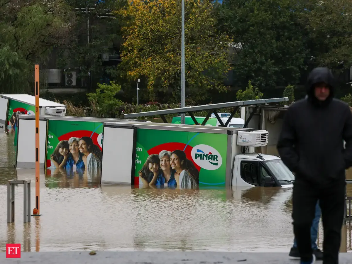 Three dead as Istanbul sees heaviest rainfall in 80 years