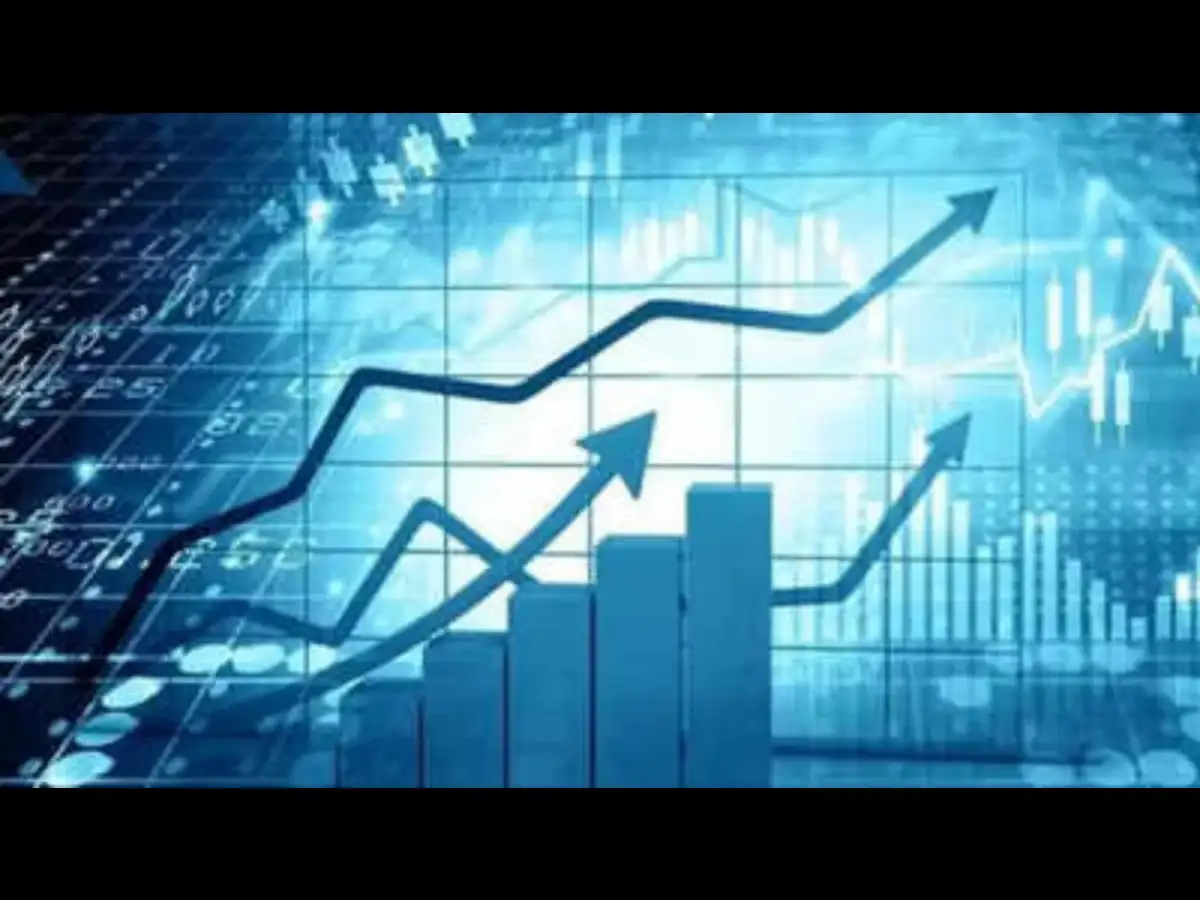 5 stocks with consistent score improvement and upside potential of up to 29 % in 1 year, according to anal