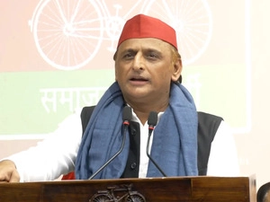 'Twelve years, 12 questions': Akhilesh Yadav targets Centre on banking problems in India