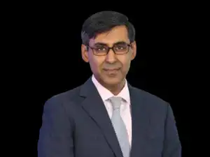 Axis Bank has appointed former HDFC Bank senior executive Rahul Shukla as group head of Commercial and Bharat Banking, bringing in a veteran corporate and rural banker to sharpen its push into small businesses and rural and semi-urban markets.<br>