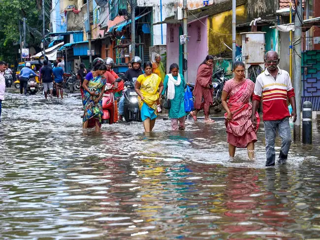 Chennai on red alert as northeast monsoon brings heavy rain; rescue ...