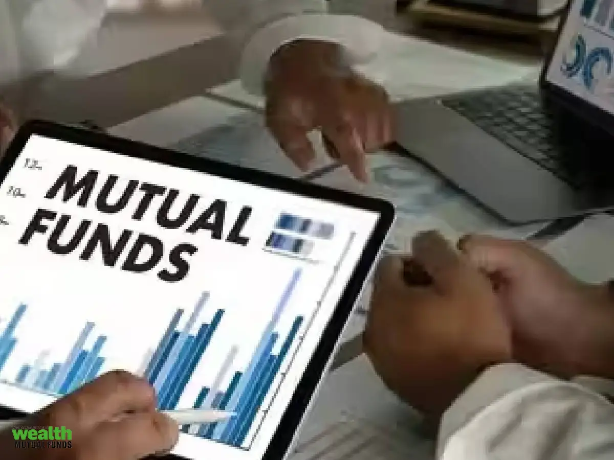 Mutual fund holdings of IT stocks sink to record low in September