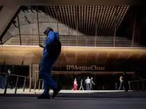 JPMorgan Asset Management sees Bitcoin beating stocks, but with a big catch<br>