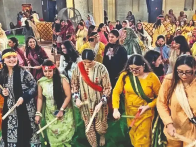 When India celebrates Navratri, Karachi dances too: How Pakistan's ...