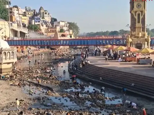 Haridwar Har Ki Pauri goes dry: Pilgrims using mugs and lotas for ...