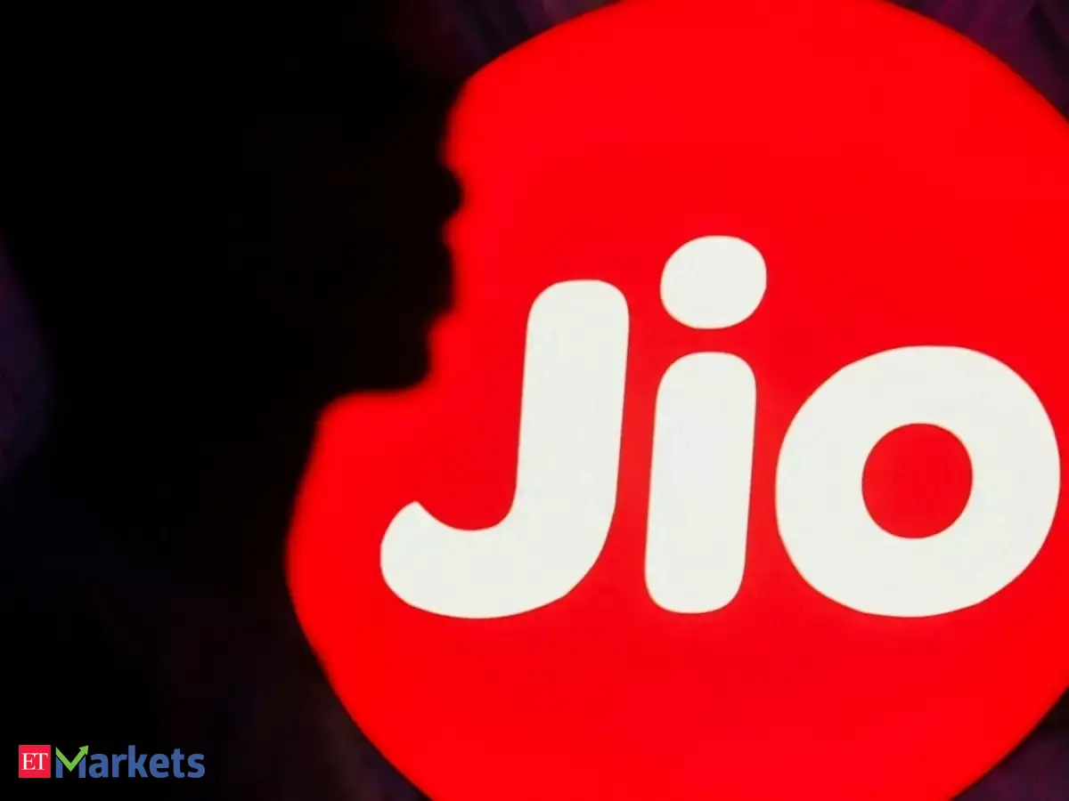 Jio IPO bids hit 70,000 crore on day 1; outpaces NSE, LIC, GIC issues