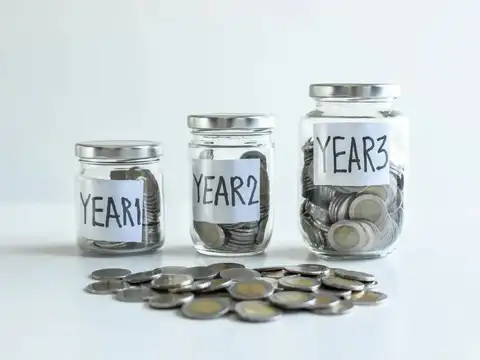  Keep 2&ndash;3 years of expenses outside equity
