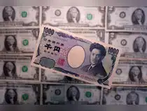 Yen shines as AI jitters spur safe-haven rush<br>