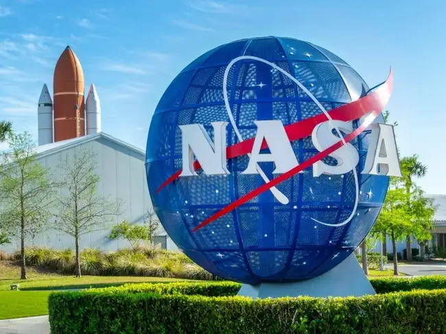 NASA's 12-foot-wide satellite lost its radio signal in space ...