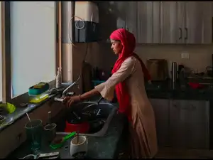 DOMESTIC_HELPER-3.jpg