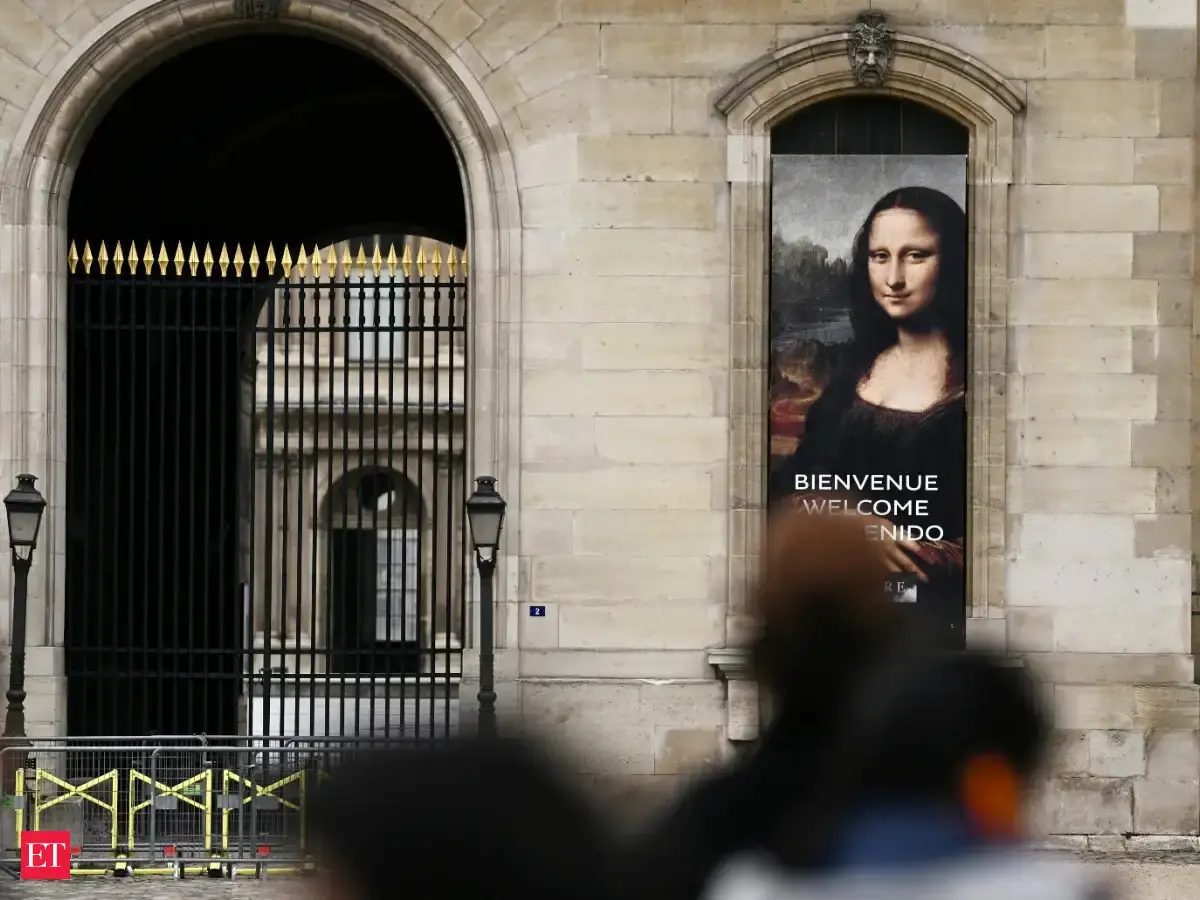 Paris Shuts Louvre, Opera and Art Basel as Cost-of-Living Protests Escalate