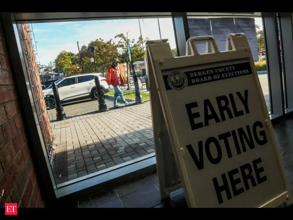 Donald Trump-Republicans or Democrats -- Who will win US Midterm elections 2026? Here's what survey polls say with 10 days to go