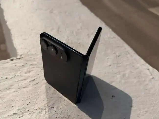iPhone Duo teardown examines display issues, dust protection and repair ...