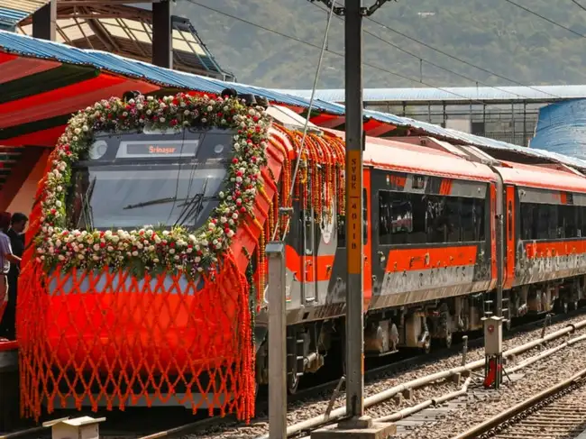 Delhi-Varanasi Vande Bharat Sleeper likely to launch on October 31 ...