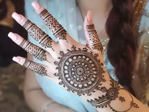 Mandala Pendant Mehndi Design