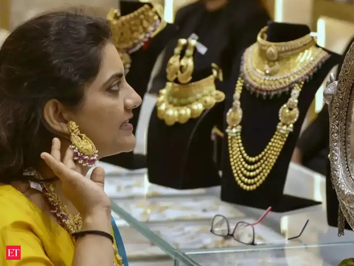 India jewellers hold off gold buying