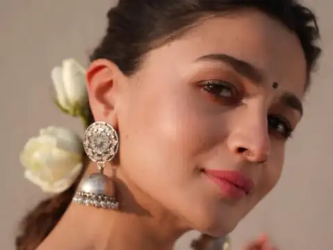 How to recreate Alia Bhatt-inspired Karwa Chauth looks