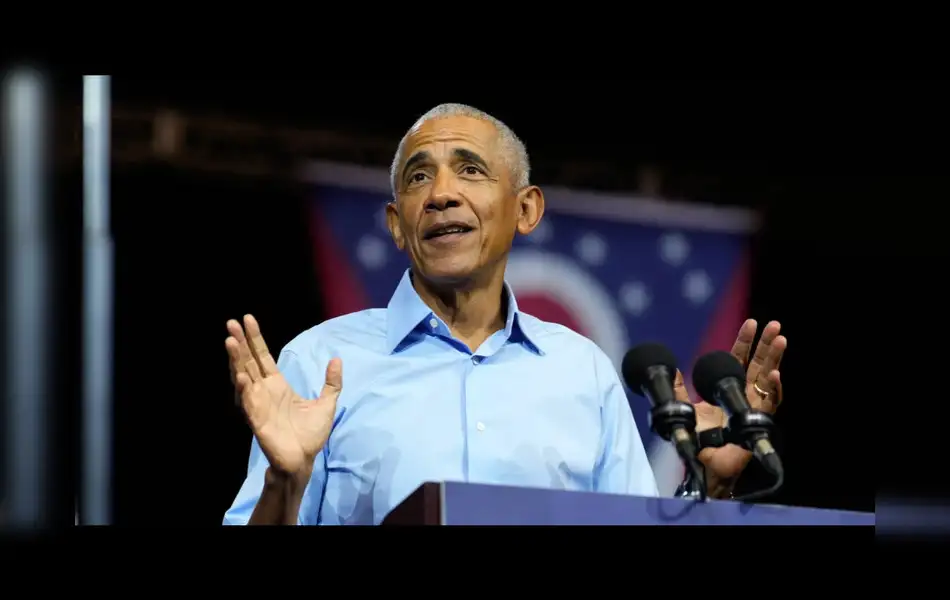 Barack Obama mic toss: Barack Obama’s mic toss goes viral after Detroit ...