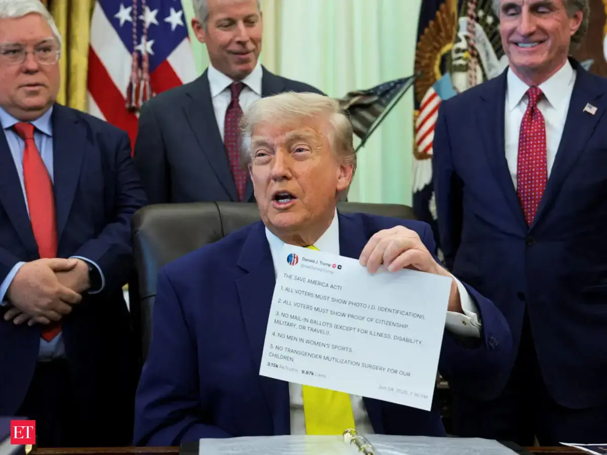 Bloomberg, two trading firms agree to pay Truth Social for faster access to Trump's posts, sources say