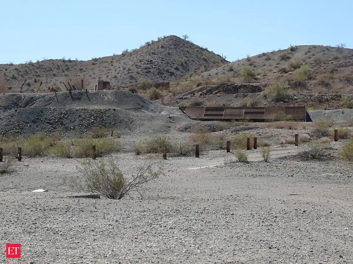 By 1909, copper had helped Swansea, Arizona, grow to about 500 people; financial trouble followed in 1911, and the last mine closed in 1937