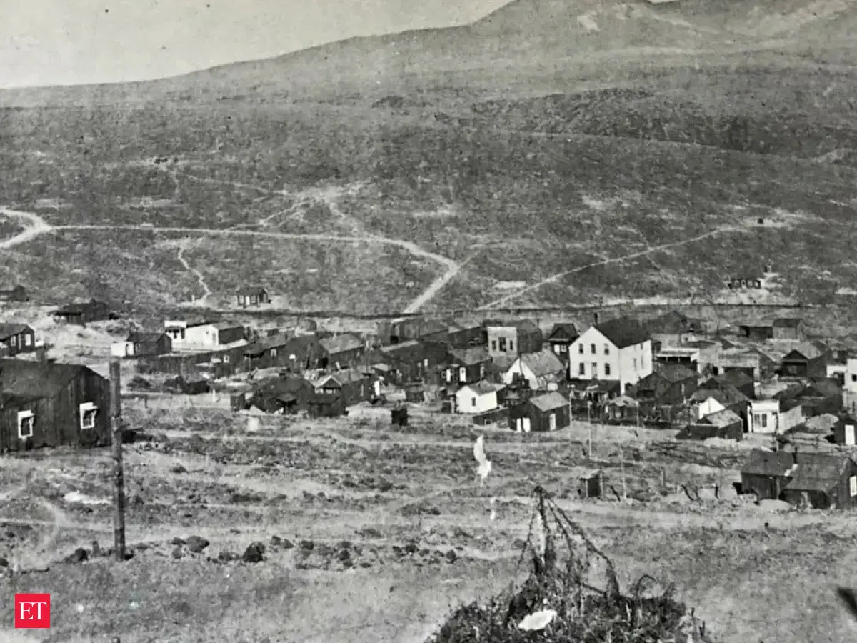 In 1882, a pipeline helped silver boomtown Candelaria, Nevada, grow to about 1,000 people; after the 1893 financial panic, it declined, and its post office closed in 1939