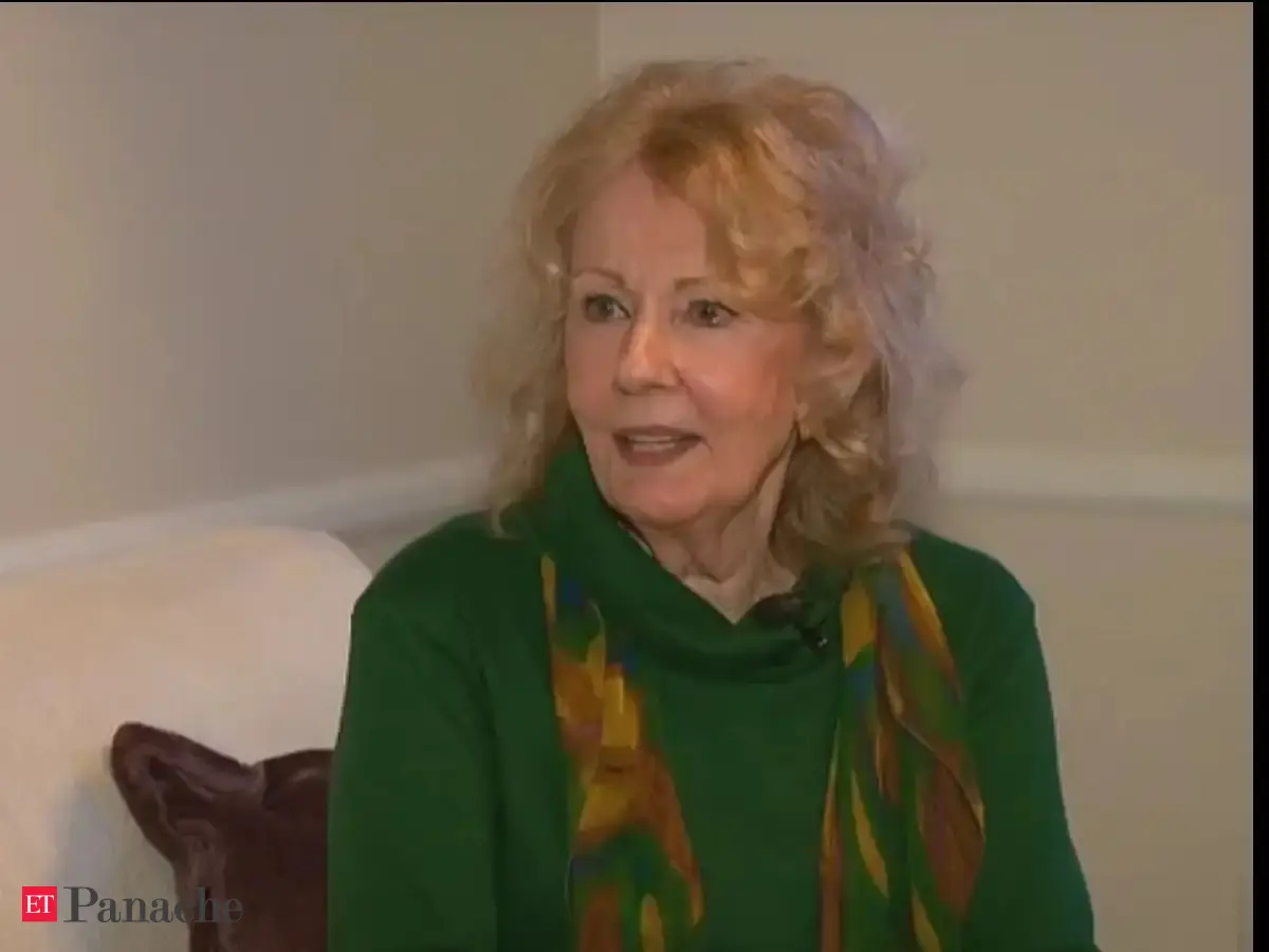 Doctors in 2005 gave a Colorado woman weeks to live; she fought back, and in 2015, she built a free art programme for cancer patients