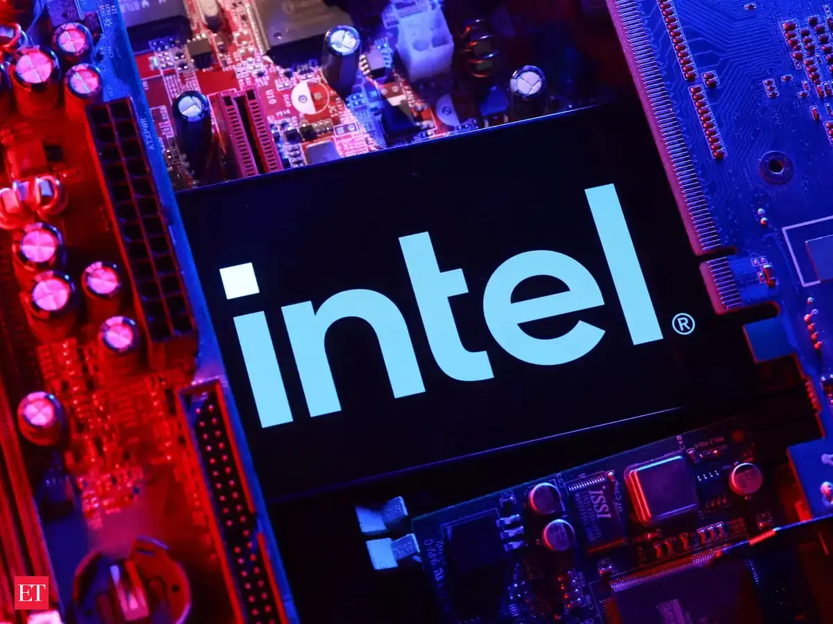 Why Intel stock price down today? How the AI memory crunch and weak PC demand hit its forecast, and could the selloff deepen?