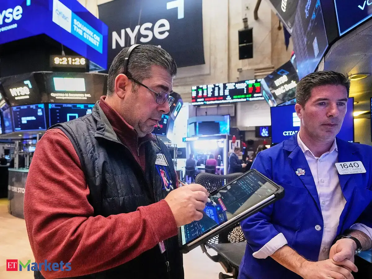 Wall Street drops to its worst day since June after the sell-off for tech stocks deepens