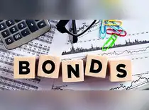 US bonds rally, sending yields to biggest monthly decline since 2023<br>