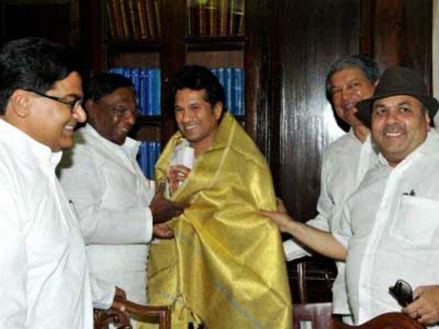 MPs congratulate Sachin Tendulkar