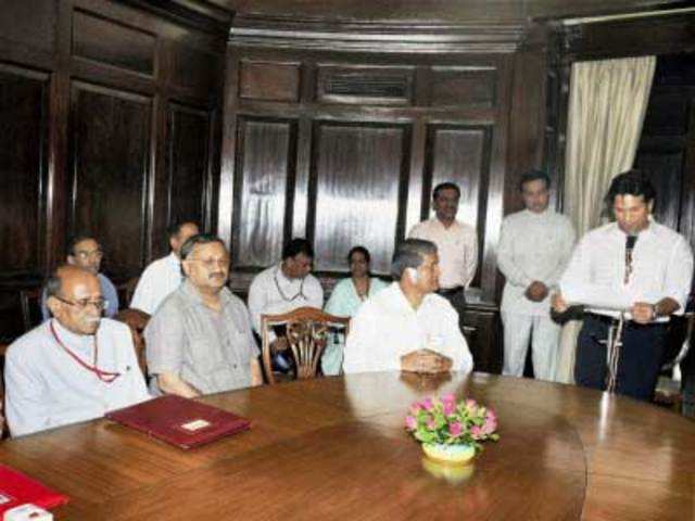 Tendulkar taking oath amid dignitaries