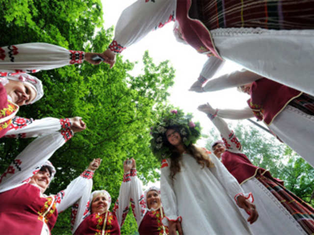 Belarussian villagers celebrate 'Rusalye'