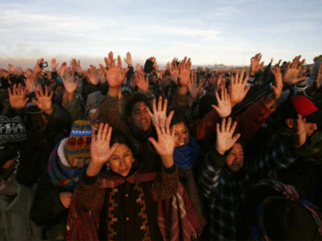 Winter solstice ceremony in Tiahunaco