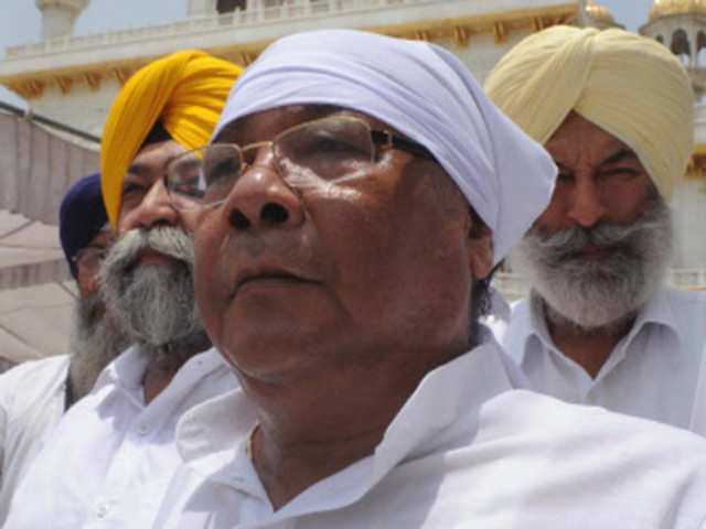 PA Sangma pays respects at the Golden Temple in Amritsar