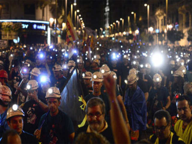 Spanish coal miners march through Madrid