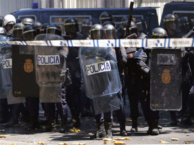 Riot police at coal miners' march in Madrid