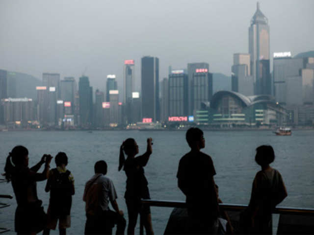 Pollution index in Hong Kong hits worst levels