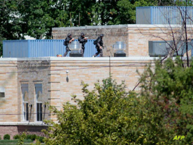 Police SWAT officers surround Sikh Temple of Wisconsin