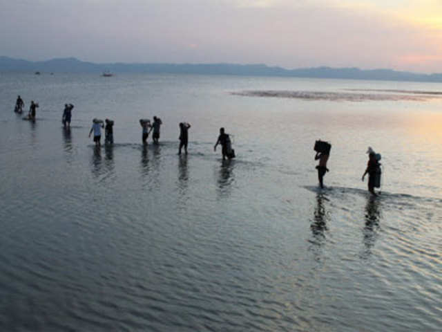 Rescue team at a crash site off Masbate, central Philippines