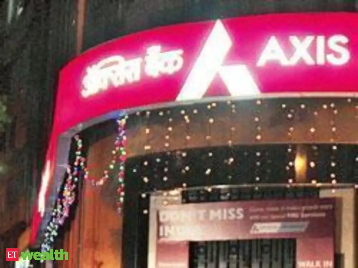 Axis Bank Partners With Tata Aig To Offer General Insurance Policies The Economic Times